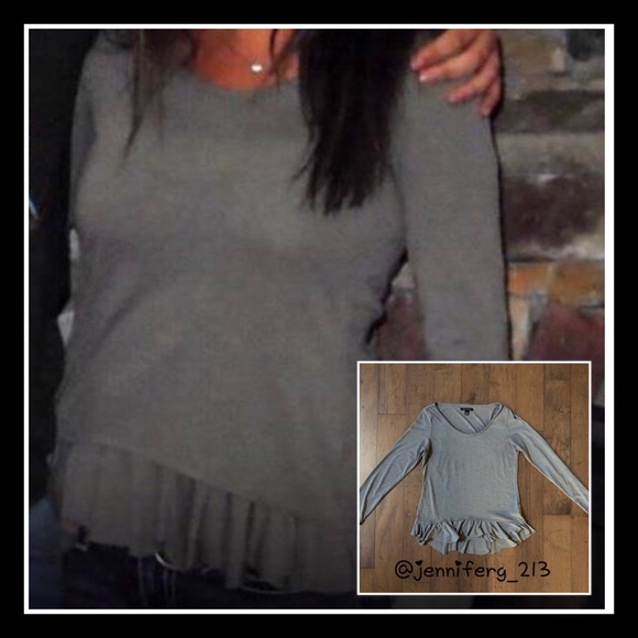 Banana Republic Tops - Banana Republic Scooped-Neck Ruffle Hem Tee Med